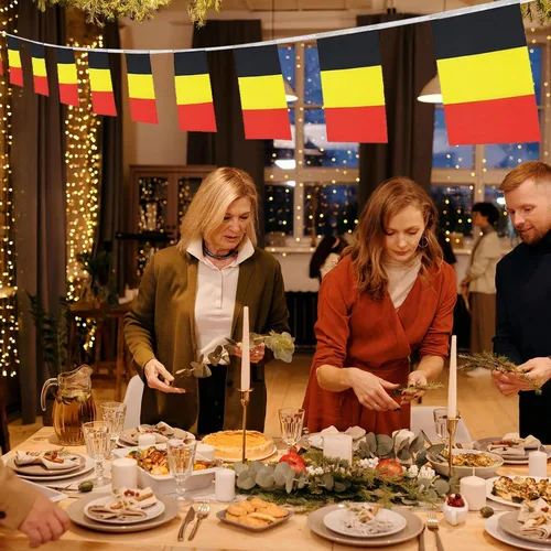 Vista 4 de Bandera de Bélgica, bandera belga, pequeña cadena de banderas de Bélgica, mini banderas belgas, utilizada para fiestas, escuela, eventos deportivos