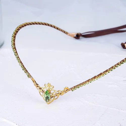 Vista 4 de MOSTORY Tiara de cristal de princesa hecha a mano para boda, en forma de V, corona de elfo renacentista, diadema de hada verde dorada para mujer