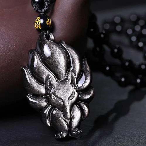 Vista 4 de Collar con colgante de zorro de nueve colas con cadena de cuentas para mujer o mujer