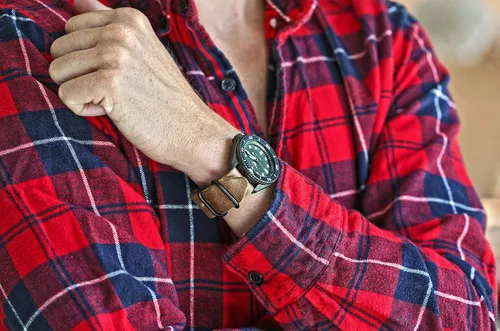 Vista 2 de Da Luca Fabricado en Estados Unidos Horween - Correa de reloj militar (hebilla PVD) de 0.709in, 0.787in, 0.866in, 0.945in, 1.024in, Essex Dublin