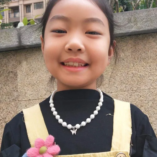 Vista 4 de LEILE Collar de perlas de imitación de cristal de imitación de 0.315 in para niña, joyería colgante de mariposa, 3 unidades para niñas y niños
