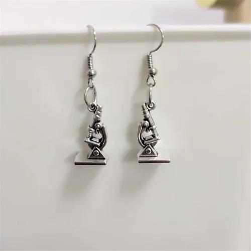 Vista 2 de Aretes de biología de molécula de ciencia química para mujeres y niñas, dije único de microscopio ADN, doble hélice, átomos de carbono, botella