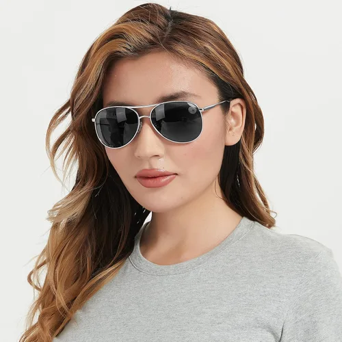 Vista 8 de BOTPOV Gafas de sol de aviador para hombres y mujeres, polarizadas, protección UV400, lente espejada, marco de metal con bisagras de resorte..