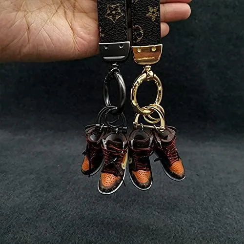 Vista 5 de Accesorios para llavero de zapatos deportivos con llavero de cuero y mini pulsera de zapatos 3D, llavero de moda para mujeres y hombres