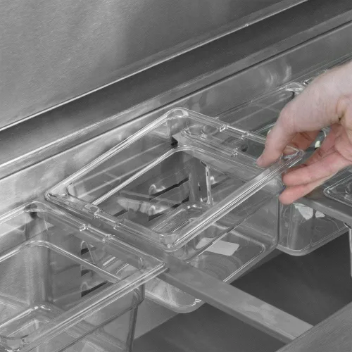 Vista 6 de Refrigerador de mesa para preparar sándwiches y ensaladas de 48" con dos puertas y 12 recipientes incluidos