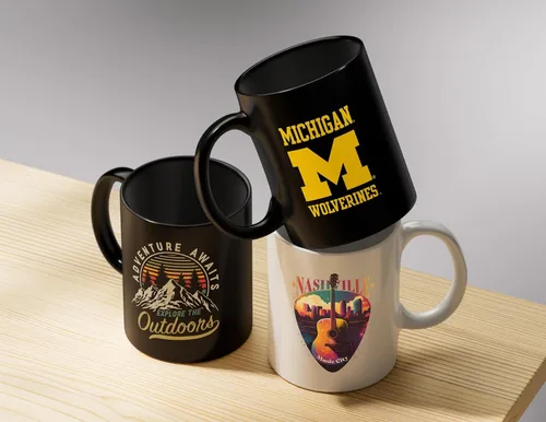 Vista 6 de Taza de cerámica negra Monroe de la Universidad de Louisiana (negra). Producto universitario con licencia