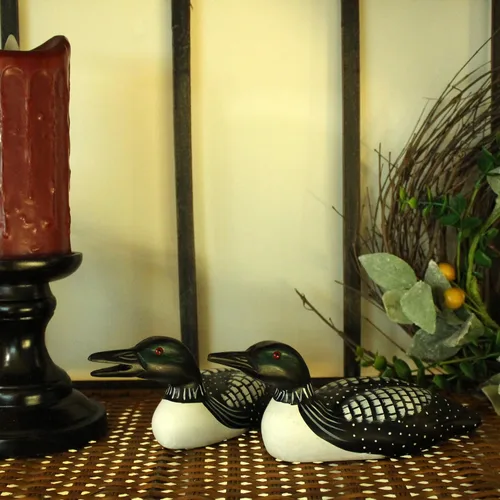 Vista 4 de CVHOMEDECO. Primitives - Estatuilla rústica con grabado a mano y madera pintada, acento decorativo, juego de 2