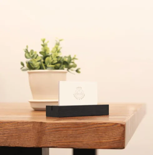Vista 6 de Paquete de 10 portatarjetas de madera negra – Soporte para letreros de mesa de eventos – Tarjetas de lugar de mesa – Soporte de letrero de mesa