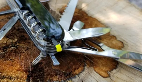 Vista 2 de Tortoise Gear Firefly - Paquete de 8 cuchillos Victorinox del ejército suizo