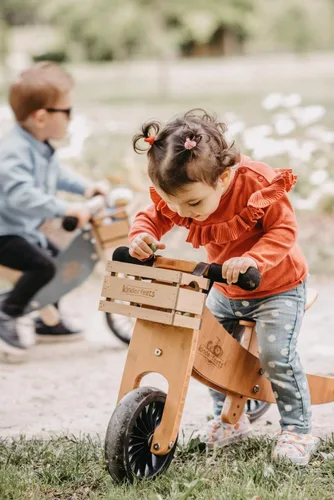 Vista 3 de Kinderfeets Tiny Tot - Bicicleta de equilibrio y triciclo de madera 2 en 1 para niños pequeños de 12 a 24 meses, asiento ajustable, neumáticos a