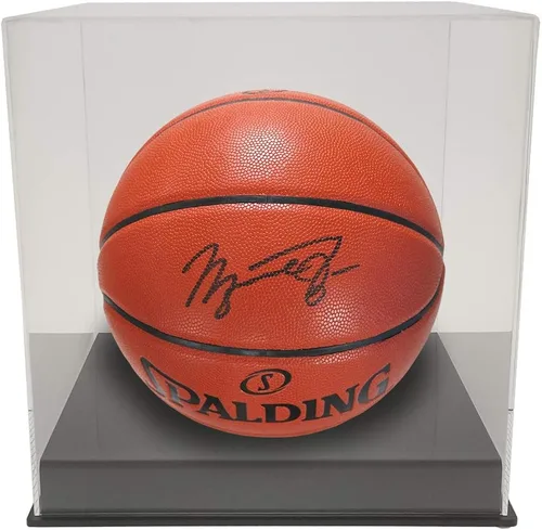 Vista 2 de OnDisplay Exhibición de balón de baloncesto/balón de fútbol de acrílico de lujo con protección UV - Base negra