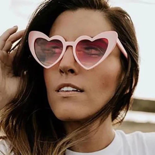 Vista 2 de Piliwl Gafas de sol para mujer, gafas de sol de moda en forma de corazón para mujer, marco grueso, gafas de sol UV400