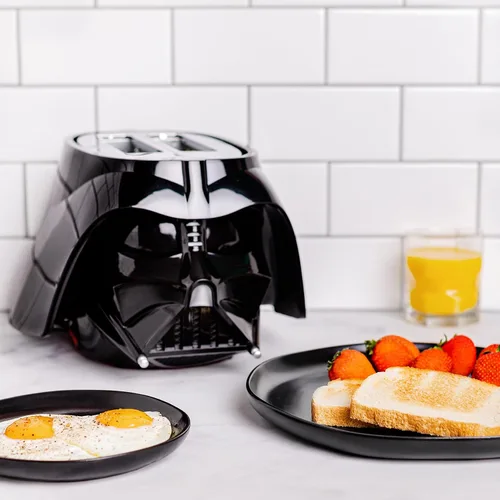 Vista 2 de Tostadora de Star Wars Darth Vader de Uncanny Brands con halo: se ilumina y hace sonidos de sable láser