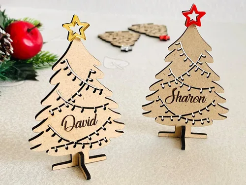 Vista 4 de Árboles 3D personalizados con nombre grabado personalizado, árbol de Navidad de madera independiente, adorno de nombre de Navidad 2025, árboles