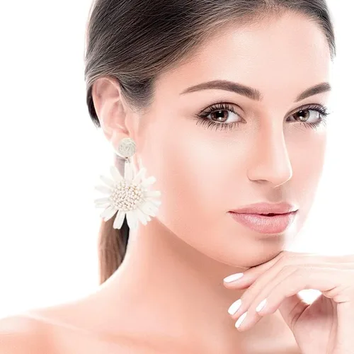Vista 2 de Aretes colgantes de rafia con girasol, rafia envueltos en paja, aretes colgantes de verano de ratán para mujeres y niñas