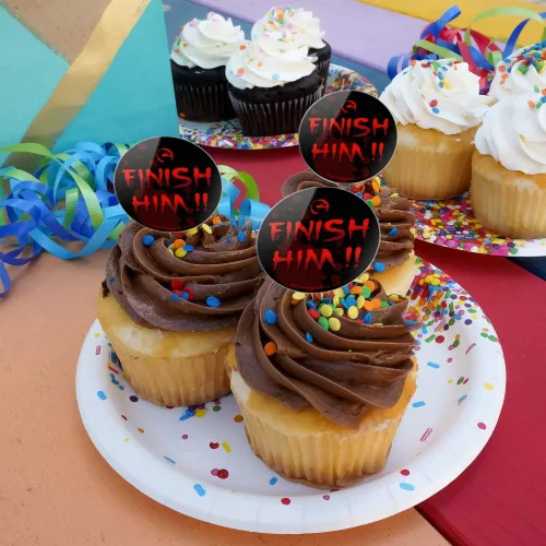 Vista 4 de Mortal Kombat Klassic Finish Him - Juego de 6 piezas para decoración de cupcakes