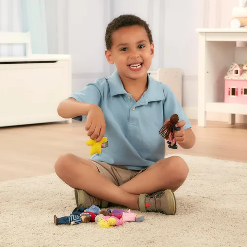 Vista 3 de Familia de 7 piezas de muñecas de madera Melissa & Doug para casa de muñecas (2-4 pulgadas cada una)