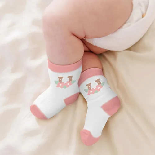 Vista 2 de JuJuBe Calcetines a juego para mamá y bebé niño o niña, regalos de baby shower, artículos esenciales para recién nacidos