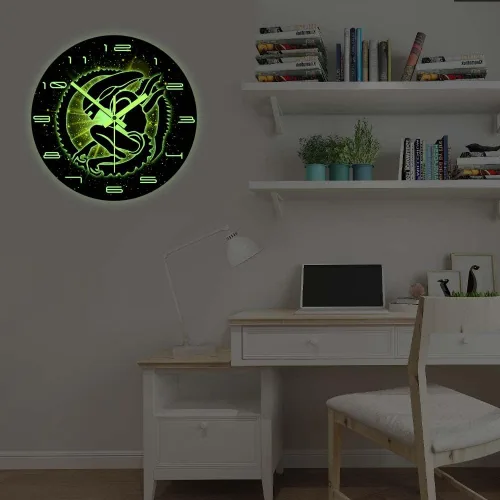 Vista 7 de The Geeky Days Alien Xenomorph Reloj que brilla en la oscuridad, funciona con pilas, silencioso de cuarzo, película de ciencia ficción, luminoso, 12