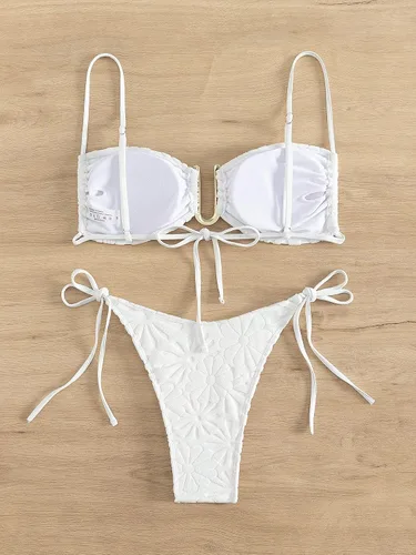 Vista 2 de WDIRARA Conjunto de bikini con lazo lateral para mujer, traje de baño de dos piezas con nudo lateral