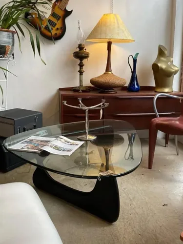 Vista 15 de Mesa de centro de cristal triangular moderna de mediados de siglo para sala de estar, mesa auxiliar minimalista para dormitorio, oficina y recepción