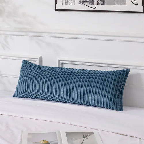 Vista 162 de UGASA - Fundas de almohada decorativas de terciopelo suave y sólidas de Navidad para sala de estar/sofá, 16 x 16 pulgadas, 2 unidades, color burdeos