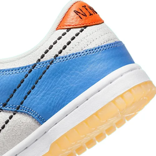 Vista 115 de Nike Kid's Dunk Low Sneaker