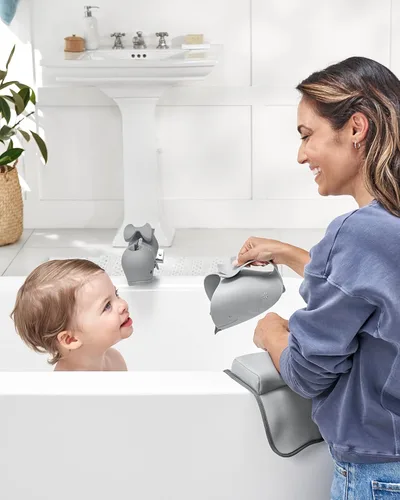 Vista 8 de Skip Hop Taza de enjuague de baño para bebé MOBY - Enjuagador de cascada sin lágrimas, color gris, edad 0+, (paquete de 12)