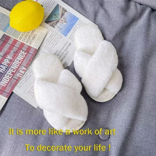 Vista 2 de LightFun Pantuflas peludas y peludas para niña, chancletas de piel con punta abierta, sandalias de banda cruzada para niñas, hogar, interior y Beige