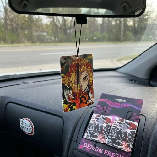 Vista 2 de PumpCar Ambientador japonés de doble cara Kamado Tanjiro Kyojuro Rengoku japonés colgante de cereza perfumado Anime Cool para espejo retrovisor
