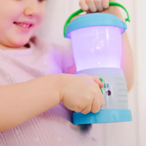 Vista 8 de Melissa & Doug Let's Explore Light & Sound - Juego de faroles para acampar