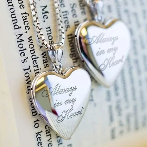 Vista 7 de PicturesOnGold - Collar con colgante de corazón personalizado Always in My Heart de plata o oro