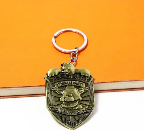 Vista 3 de FNAF - Insignia de guardia de seguridad Pin de guardia nocturno de Freddy Fazbear Regalos de disfraz de la FNAF para niños, hombres, mujeres