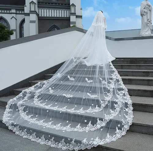 Vista 2 de Velos de novia largo para novias de 2 niveles triple encaje borde largo colorete con peine