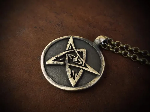 Vista 4 de Baldur Jewelry - Collar con colgante de pulpo de Lovecraft Cthulhu en plata de ley 925, símbolo amarillo, hecho a mano, amuleto de Necronomicum