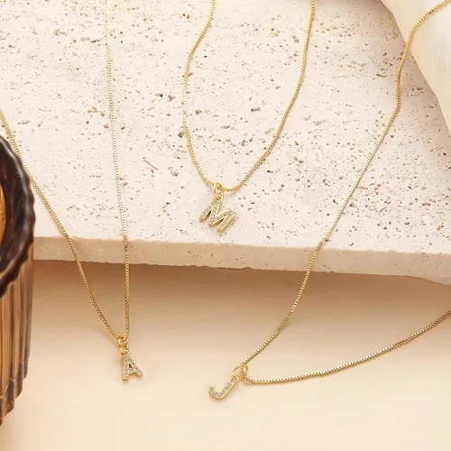 Vista 6 de Foxigrl - Collar de oro delicado con inicial para mujer, collar de letras doradas de moda con dije pequeño de la A a la Z, lindo collar simple