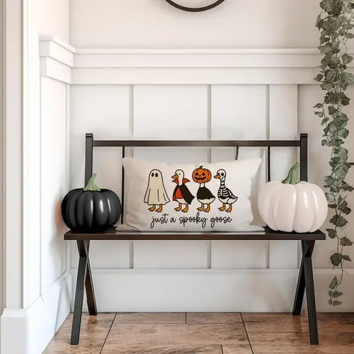 Vista 5 de Funda de almohada de Halloween de 12 x 20 pulgadas con temática otoñal de Just a Spooky Goose en disfraces de Halloween, lindas almohadas