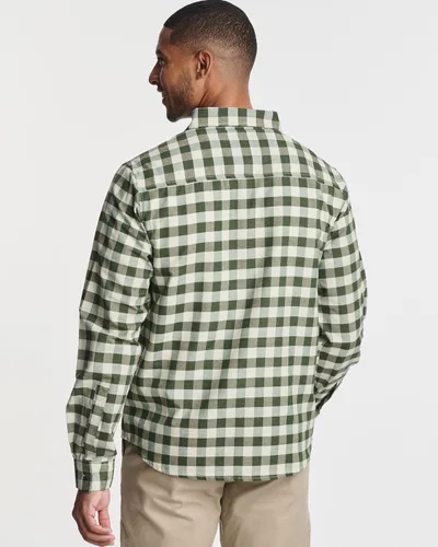 Vista 3 de Real Essentials Paquete de 3 Camisa de manga larga con botones de popelina y bolsillo para hombre (disponible en tallas grandes y altas)