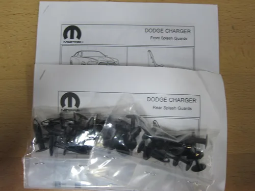 Vista 7 de Mopar Dodge Charger Deluxe Molded Splash Guards Mud Flaps OEM