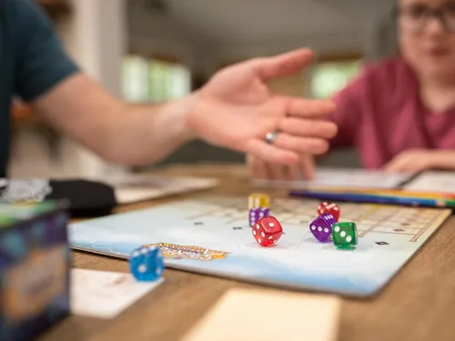 Vista 6 de Sagrada Artisans - Un juego de estrategia basado en el galardonado juego de mesa, Sagrada! Juego de mesa familiar para niños y adultos A partir