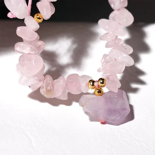 Vista 3 de Jewever Chip Reiki - Pulsera de cristal de cuarzo rosa con amatista cruda para mujer, cristales curativos y piedras preciosas para yoga, meditación