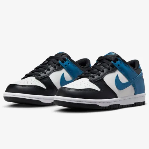 Vista 162 de Nike Kid's Dunk Low Sneaker