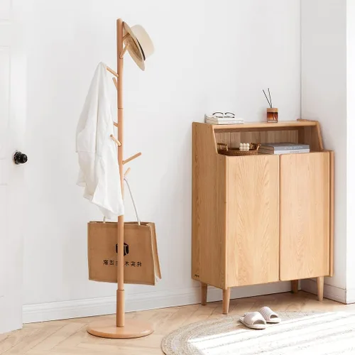 Vista 4 de Perchero independiente de bambú con base estable, 3 opciones de altura y 8 ganchos, soporte de madera para colgar la ropa, bolsas/sombreros