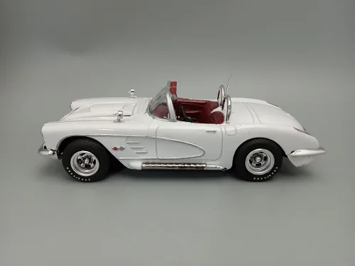 Vista 8 de AMT 1960 Chevrolet Corvette Kit de modelo a escala 1:25