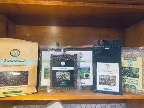 Vista 3 de Gate to Nature Kopi Luwak - Granos arábica (Black Label recién hechos tostado oscuro, bolsa transparente de 10 onzas) granos enteros Wild Civet