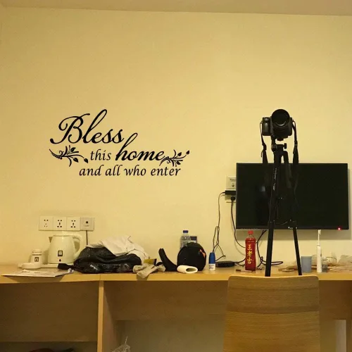 Vista 4 de Decoración de calcomanía de vinilo con texto en inglés “Bless This Home and All who Enter”, para la entrada o la sala de estar