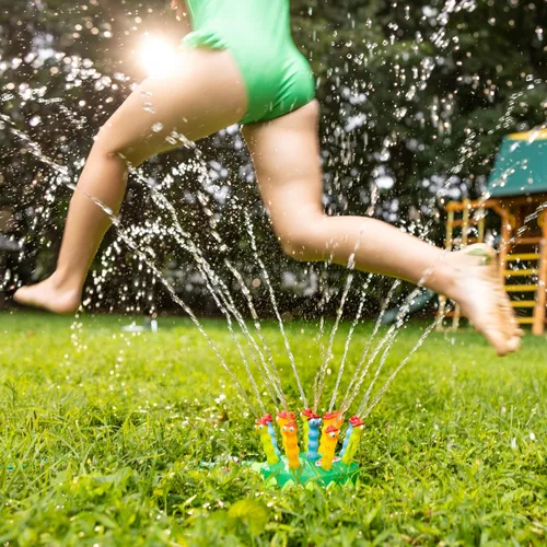 Vista 8 de Juguete rociador Sunny Patch Splash Patrol, marca Melissa & Doug