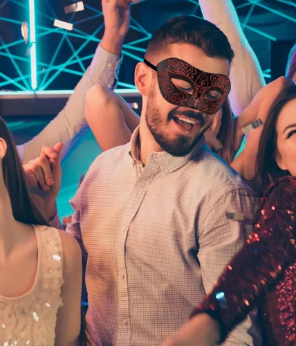 Vista 5 de SIQUK Máscaras de máscaras para parejas con palo, máscara veneciana de metal en un palo, máscara de disfraz de Halloween, máscara de Mardi Gras