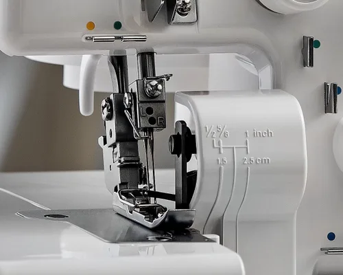 Vista 2 de JUKI MO654DE, máquina de coser, pasadora de hilo, portátil.