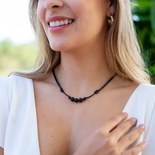 Vista 4 de Collar de perlas de turmalina anudadas con cordón de nailon de cera ajustable, gargantilla de cristal unisex de buena suerte con cuentas
